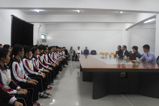 Madam Li of Overseas Chinese Affairs Office came to our school